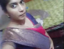 డాక్టర్ ఎక్స్ ఎక్స్ కామ్ ప్రెజెంట్స్: భారతీయ మహిళ గర్వంగా తన పెద్ద రొమ్ములను ప్రదర్శిస్తుంది
